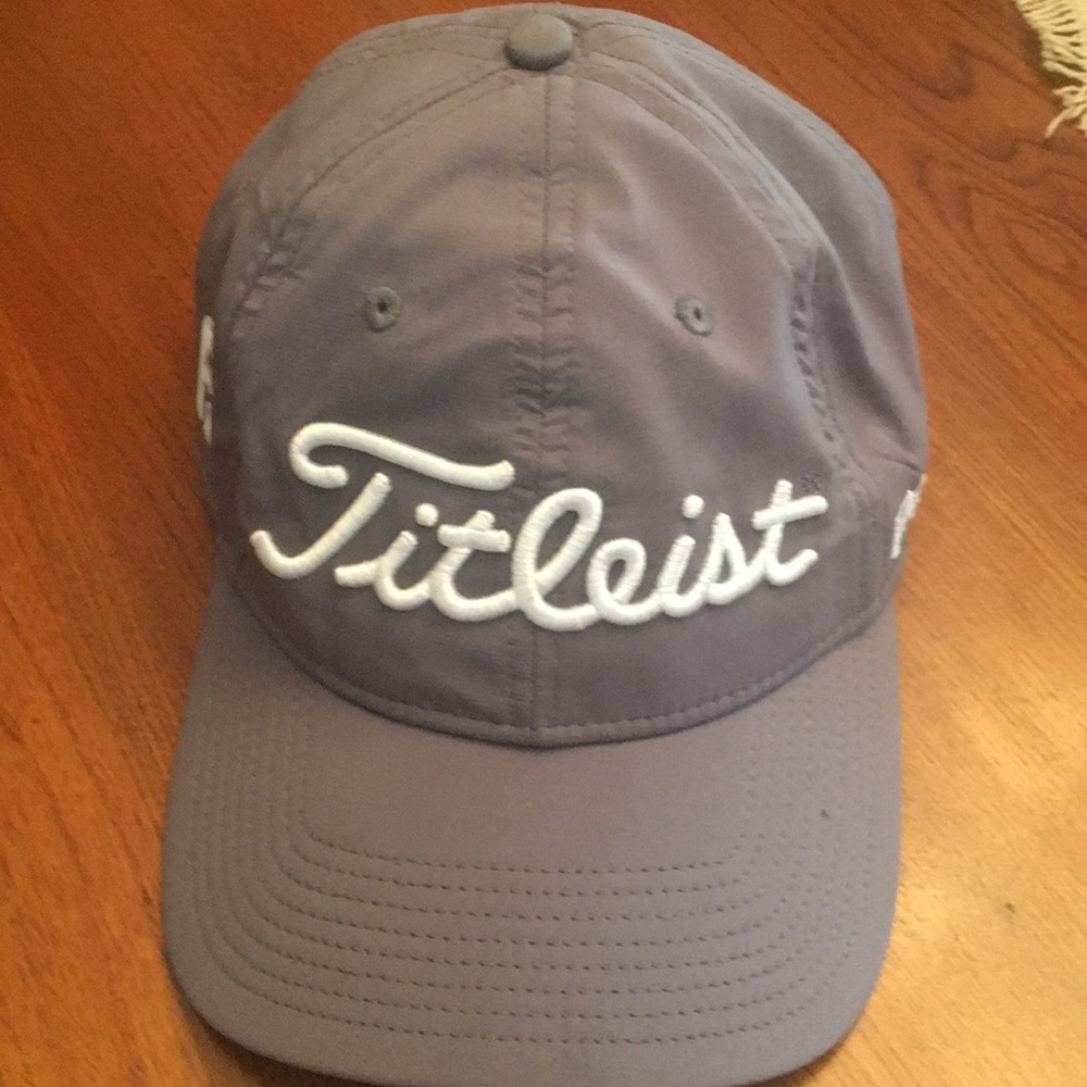Titleist gray NWOT golf cap